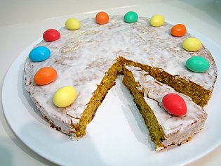 Karottentorte mit Zitronenguß